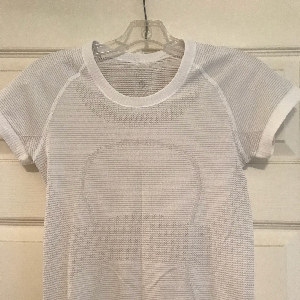 Lululemon swiftly tech short sleeved shirt